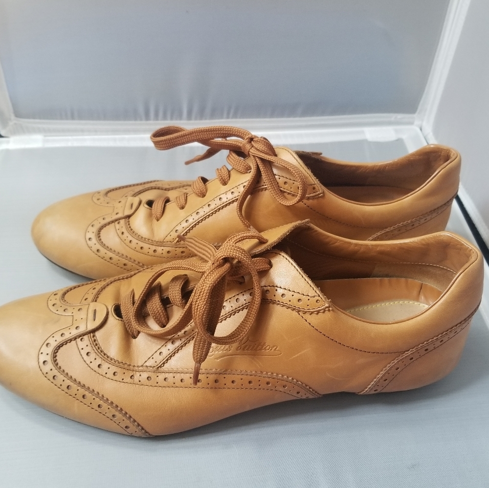 Louis Vuitton tan leather sneaker - Picture 2 of 7